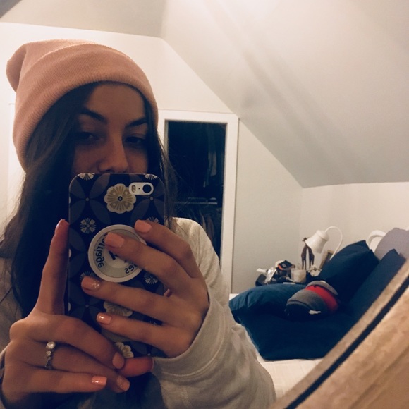 ✨1 LEFT! Peach Fleece Lined Beanie! - Picture 3 of 4